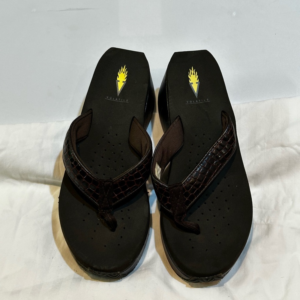 Volitale brown flip flops - size 9